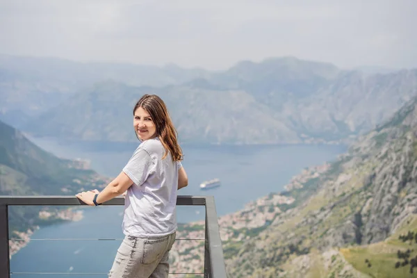 Woman Tourist Enjoys View Kotor Montenegro Bay Kotor Gulf Kotor — ストック写真