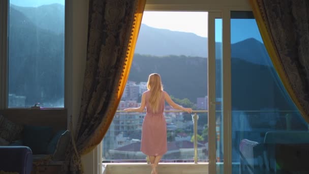 Slowmotion Video Young Woman Enjoing View Mountains Sea Balcony Her — Vídeos de Stock