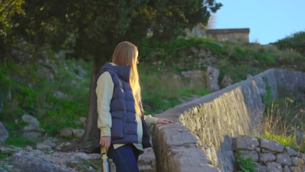 Woman Ger Son Visit Old Town Kotor Montenegro Enjoy Fabulous — Αρχείο Βίντεο