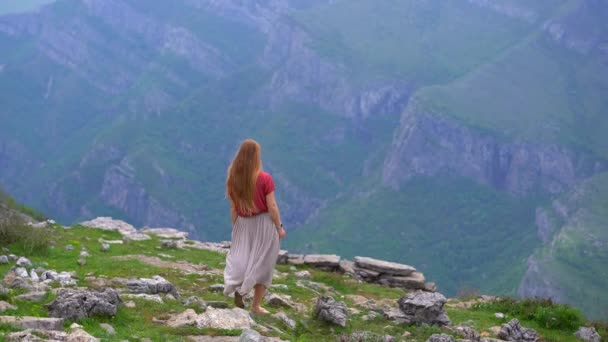 Young Woman Observes Beautiful Canyon Cijevna River Way Grlo Sokolovo — Wideo stockowe