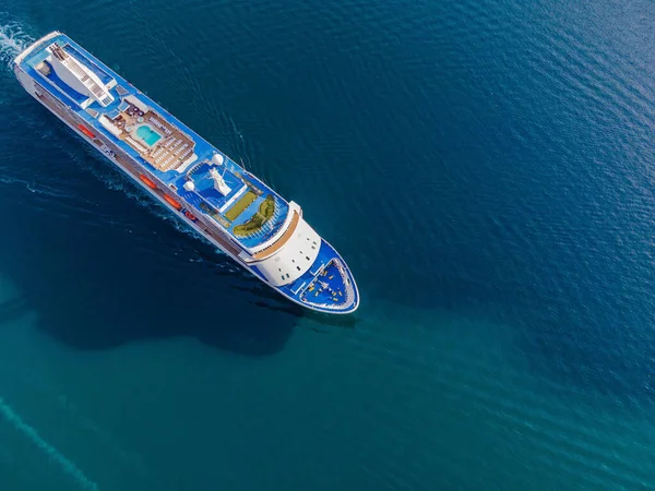 Luksusowy Pasażerski Liniowiec Pasażerski Zatoce Kotor Podróżą Powracającą Pandemii Covid — Zdjęcie stockowe