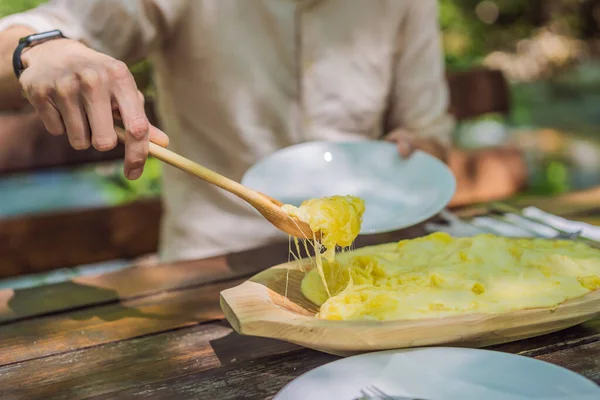 Male Tourist Eating Traditional Montenegrin Meal Kacamak Wooden Bowl Outdoor — Stock fotografie