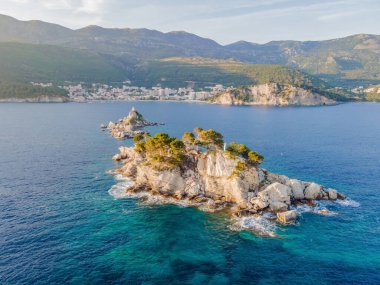 Sveta Nedelja, Karadağ 'ın Budva belediyesinde, Adriyatik Denizi' nde bir ada. Karadağ 'ın Petrovac na Moru kentinin karşısında yer alıyor. Üzerinde küçük bir kilise var..