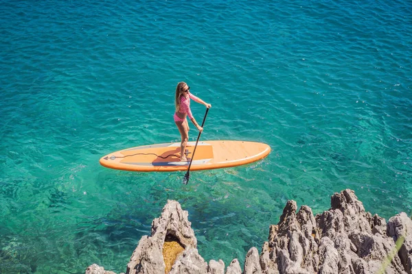 Junge Frauen Haben Spaß Beim Stand Paddling Blauen Meer Montenegro — Stockfoto