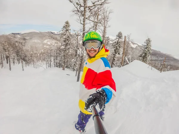 Skier Skiløb Ned Bakke Løbet Overskyet Dag Høje Bjerge - Stock-foto