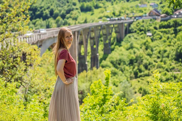 Montenegro Woman Tourist Background Dzhurdzhevich Bridge River Tara Travel Montenegro — 스톡 사진