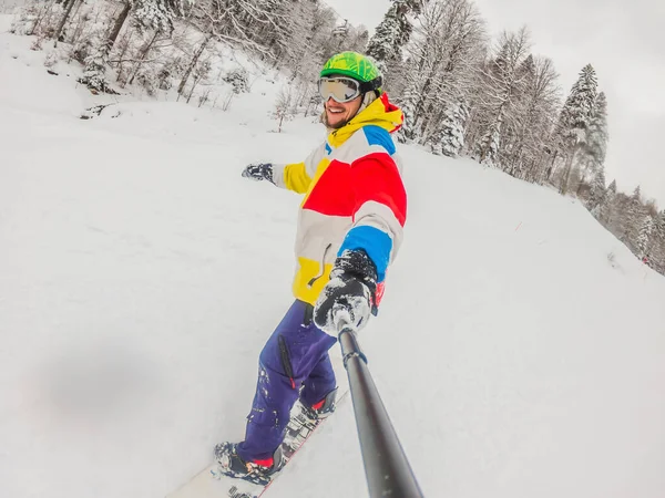 Skier Skiing Downhill Cloudy Day High Mountains — Stock Photo, Image