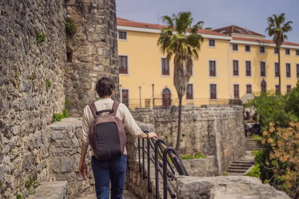 Homem Turista Herceg Novi Cidade Velha Centro Histórico Turístico Herceg — Fotografia de Stock