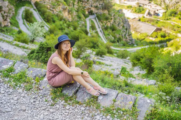 Kvinna Turist Bergen Montenegro Kotor — Stockfoto