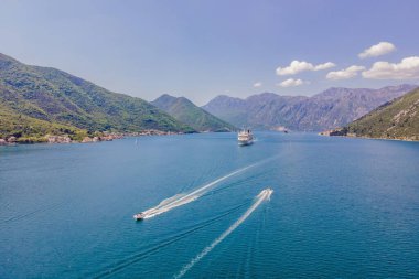 Covid 19 salgınından sonra Kotor Körfezi 'nde seyahat eden lüks yolcu gemisi geri dönüyor..