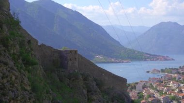 Kalenin duvarına ve Boka Kotor Körfezi 'ne bakın. Karadağ 'a Seyahat.