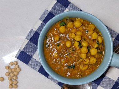 Bir kase lezzetli baharatlı Chole Masala.