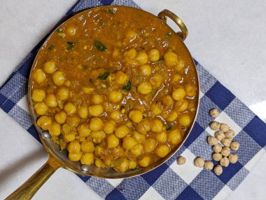 Bir kase lezzetli baharatlı Chole Masala.