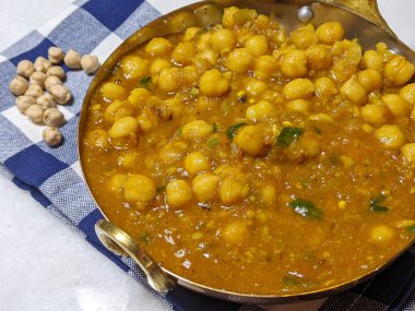 Bir kase lezzetli baharatlı Chole Masala.
