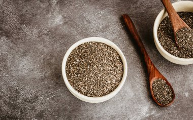 Chia Seeds / Salvia Hispanica Bir Kase ve Kaşık Doğrudan Yukarı