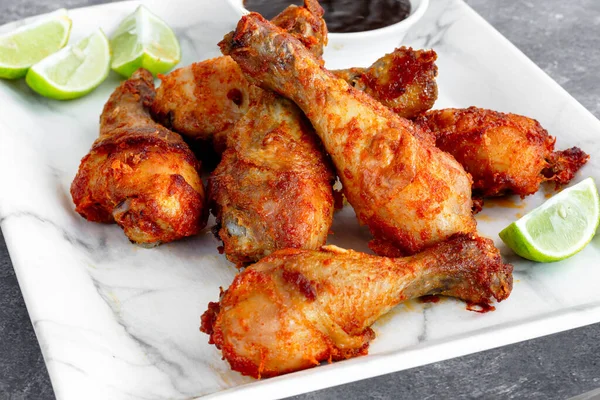 Fırında tavuk budu, tavuk aperatifi, soslu barbekü tavuğu.