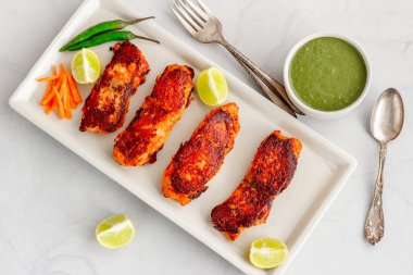 Tandır Balığı, Yeşil Chutney, Limon ve Taze Nane ile Balık Tikka, Hindistan 'ın En İyi Yemekleri Fotoğrafı