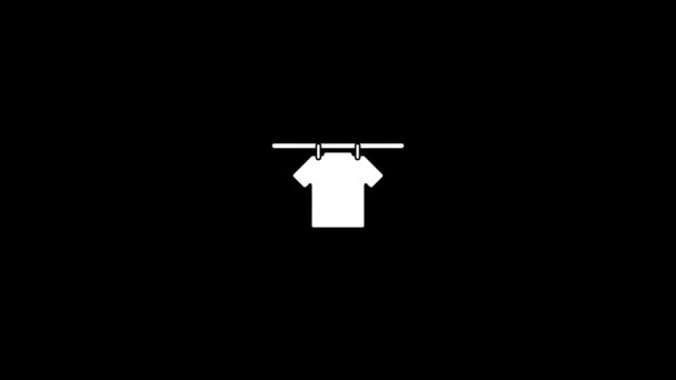 Weißes Bild Eines Shirts Zum Trocknen Auf Schwarzem Hintergrund Wäschetrocknung — Stockvideo