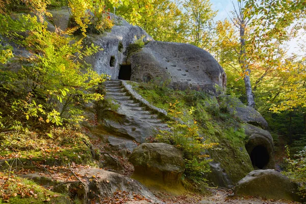 Höhlenkloster Rozhirche Oblast Lviv Ukraine Uralter Felstempel Wald Den Karpaten — Stockfoto