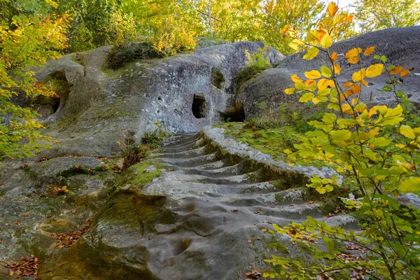 Monasterio Cueva Rozhirche Óblast Lviv Ucrania Antiguo Templo Rocoso Bosque — Foto de Stock