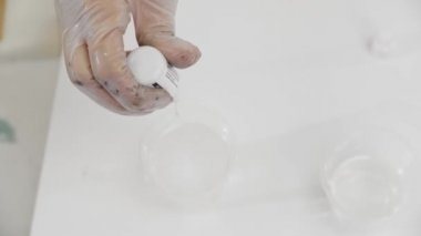 Epoksi tabana boya dökülüyor