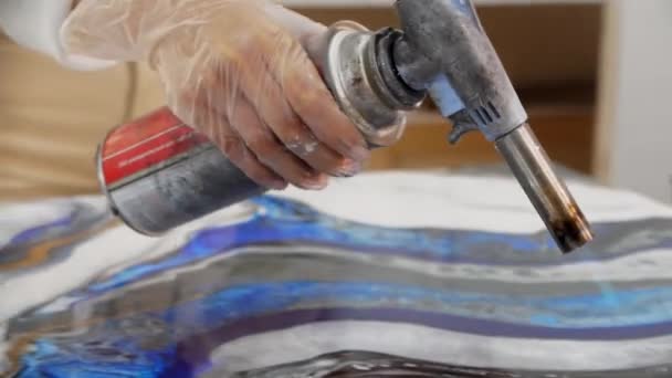 Using a burner for a painting made of epoxy resin — Stock Video