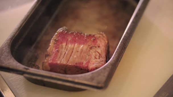 Restaurant cooking - steam comes from a cooked piece of meat — Stock Video