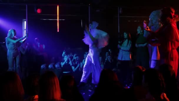 RUSSIA, KAZAN 20-02-2022: a young man in a provocative costume dances vogue at a show in a nightclub — Stock Video