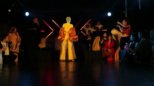 RUSSIA, KAZAN 20-02-2022: local party with fashion show on the stage of a club — Stockvideo