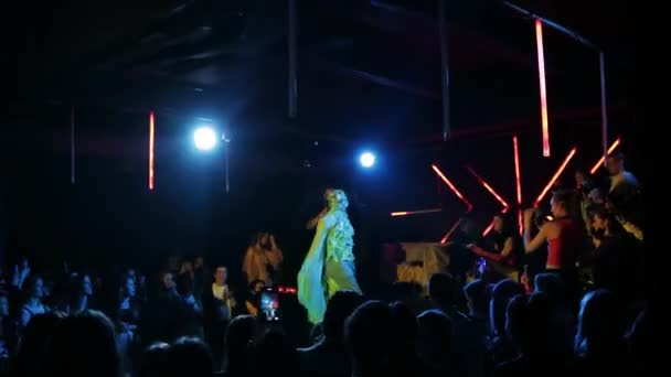 RUSSIA, KAZAN 20-02-2022: party with fashion show on the stage of a nightclub — Stock Video