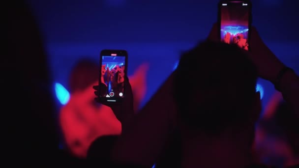 People shoot at their phones the trendy dance show at a nightclub — Stock Video