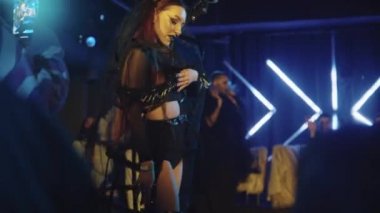 RUSSIA, KAZAN 20-02-2022: gece kulübünde kostüm partisi