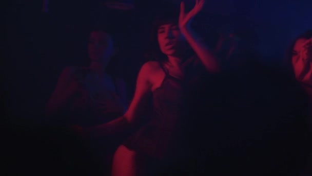 RUSSIA, KAZAN 20-02-2022: women dancing in the dark during the show in a nightclub — Stock Video