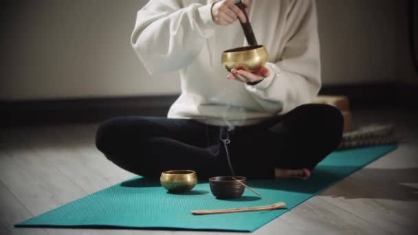 Yoga - a young woman in a hijab conducting a ritual before meditation — Stock Video