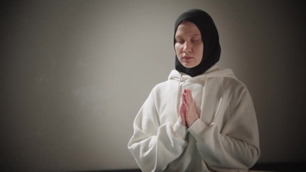 Yoga - a young woman in hijab meditating in the room — Stock Video