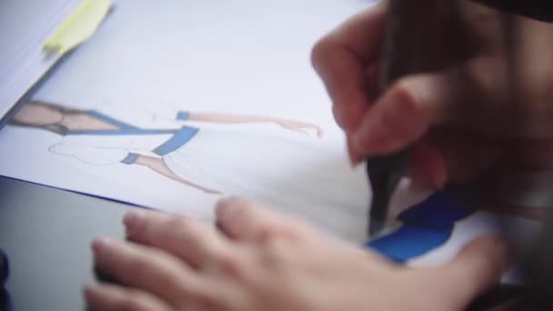 Young woman drawing dress design using a marker — Stock Video