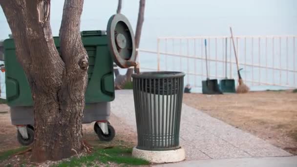 Garbage Can Elevation Sea Mid Shot — Stock Video