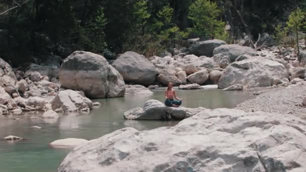 Woman Wide Light Pants Meditating Rock Middle Stream Mid Shot — Stock Video