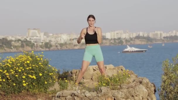 Sports Outdoors Woman Jumping Spot Showing Boxing Moves Hill Sea — 비디오