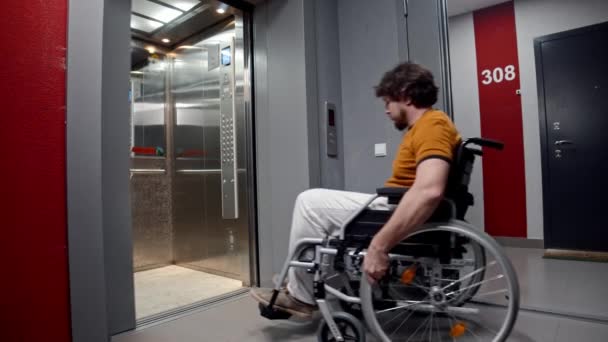 Man Who Uses Wheelchair Enters Elevator Mid Shot — Stok video