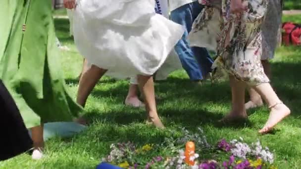 Women Light Dresses Dancing Grass Bare Feet Folk Festival Mid — Stock video