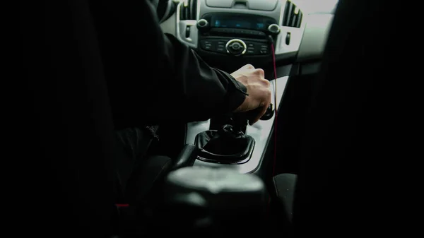 Young Man Driving Car Switches Speed Transmission Box Mid Shot — Foto de Stock