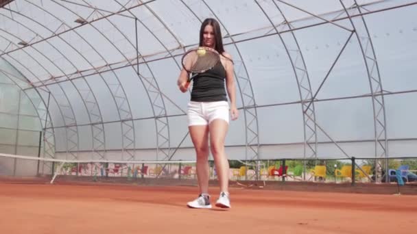 Woman Long Hair Beats Tennis Ball Racket Tennis Court Mid — Stockvideo