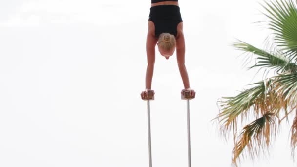 Young Blonde Woman Gymnast Doing Handstand High Bars Outdoors Sports — Wideo stockowe