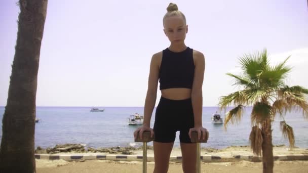 Gymnastics Sea Young Blonde Woman Standing Next High Beams Exercising — Vídeos de Stock