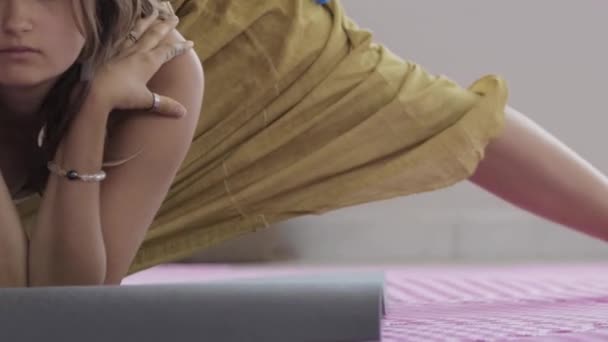Young Woman Yoga Class Mid Shot — Vídeos de Stock