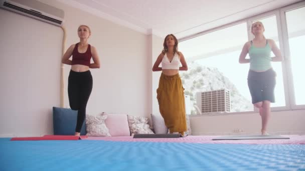 Yoga Session Three Women Yoga Studio Mid Shot — Stok video