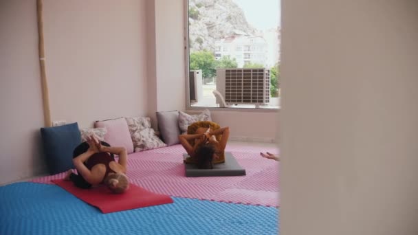 Three Women Doing Yoga Exercises Studio Big Windows Mid Shot — Vídeo de stock