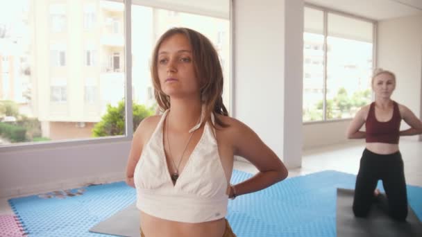 Three Women Having Yoga Classes Bright Studio Younger One Stands — Stockvideo