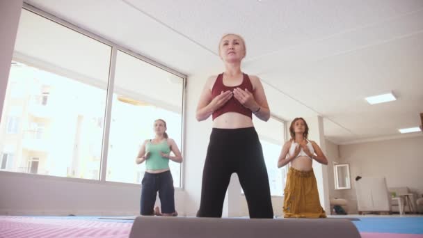 Three Women Having Yoga Classes Studio Older One Stands Front — Video